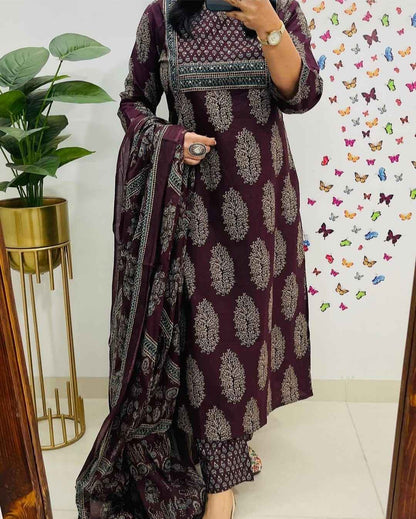 Elegant Printed Cotton Kurti with Pant & Dupatta Set – Stylish Women’s Ethnic Wear